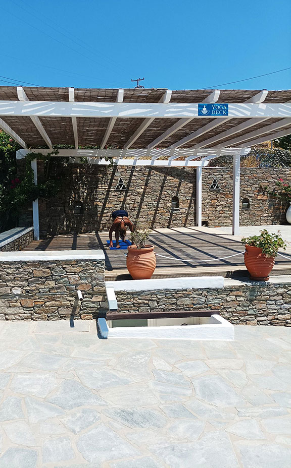 Séances de yoga à l'hôtel Petali à Sifnos