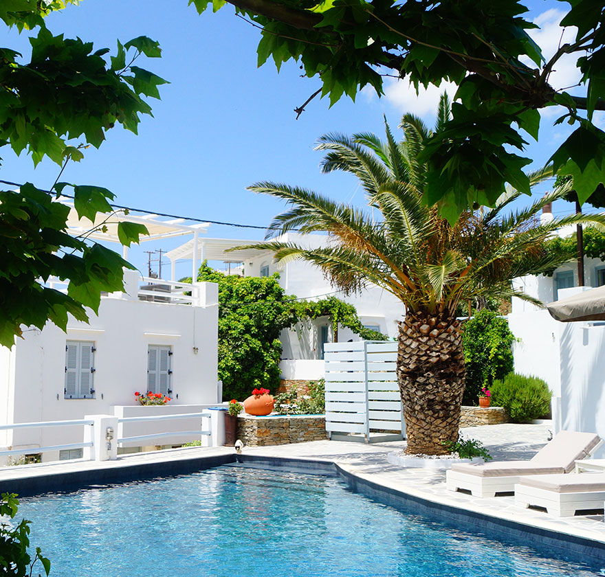 Hotel with pool in Sifnos